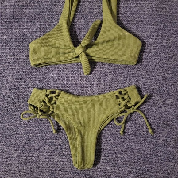 2 piece bikini with strings - Picture 1 of 3